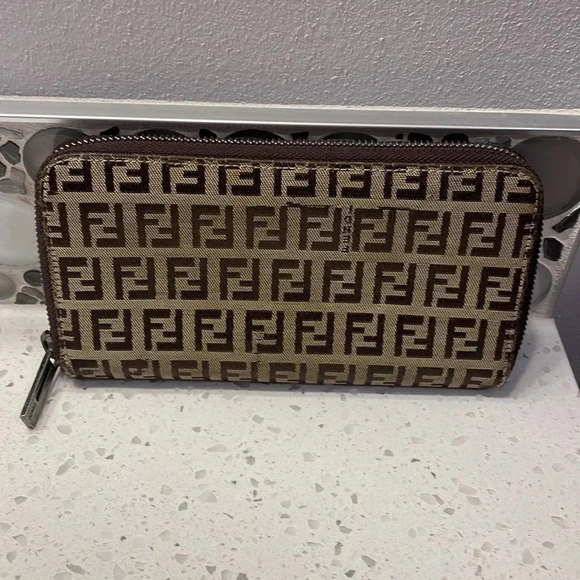 Fendi authentic canvas wallet - Picture 2 of 16